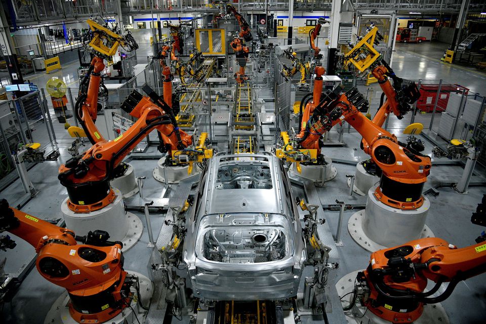 Autonomous robots assemble an X model SUV at the BMW manufacturing facility in Greer, South Carolina, US, on November 4, 2019.  File Photo / Reuters
