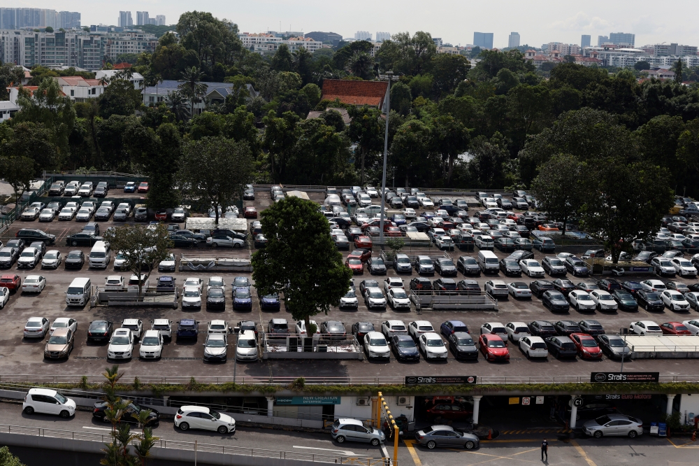 Cars for sale are parked at used car dealerships in Singapore October 17, 2022. REUTERS/Edgar Su