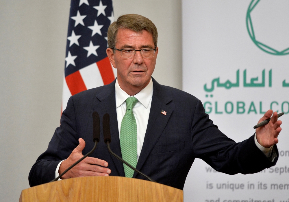 Then-US Defence Secretary Ash Carter attends a press conference in London, on Dec. 15, 2016. Carter died on October 24, 2022.  File Photo / Reuters
