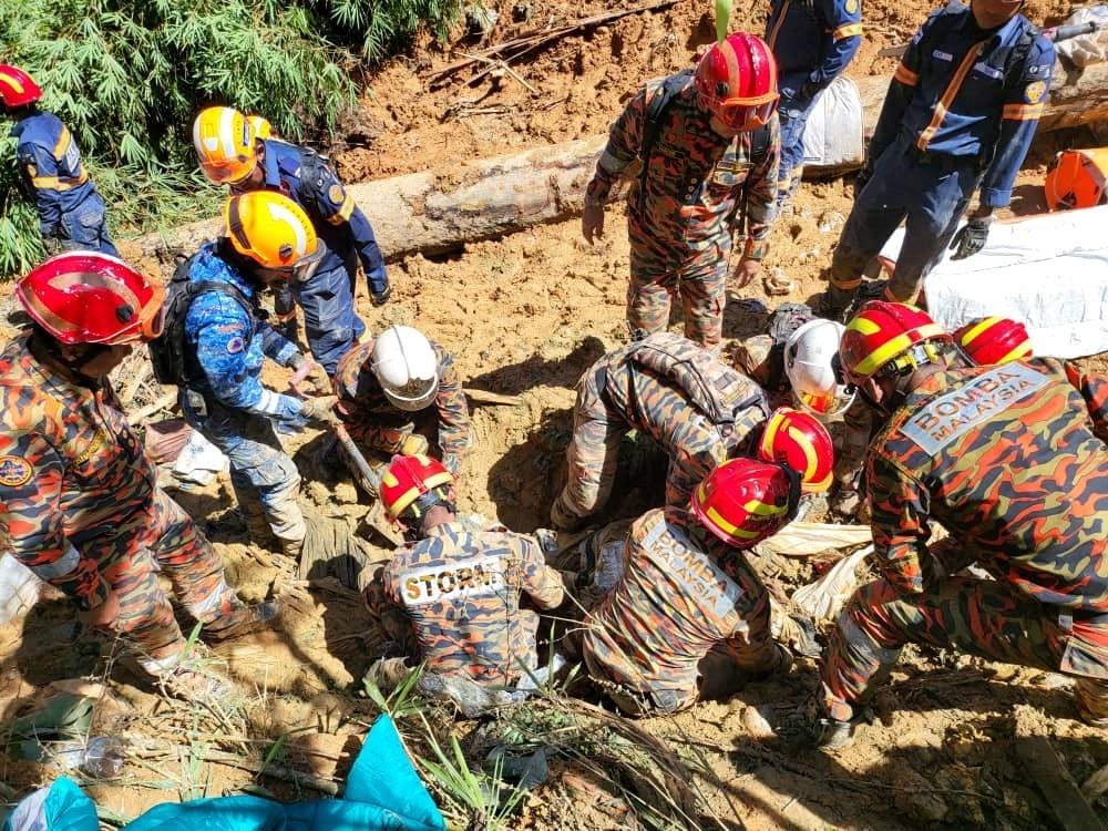 Rescuers work during a rescue and evacuation operation following a landslide at a campsite in Batang Kali, Selangor state, on the outskirts of Kuala Lumpur, Malaysia, December 16, 2022, in this picture obtained from social media. Korporat JBPM/via REUTERS