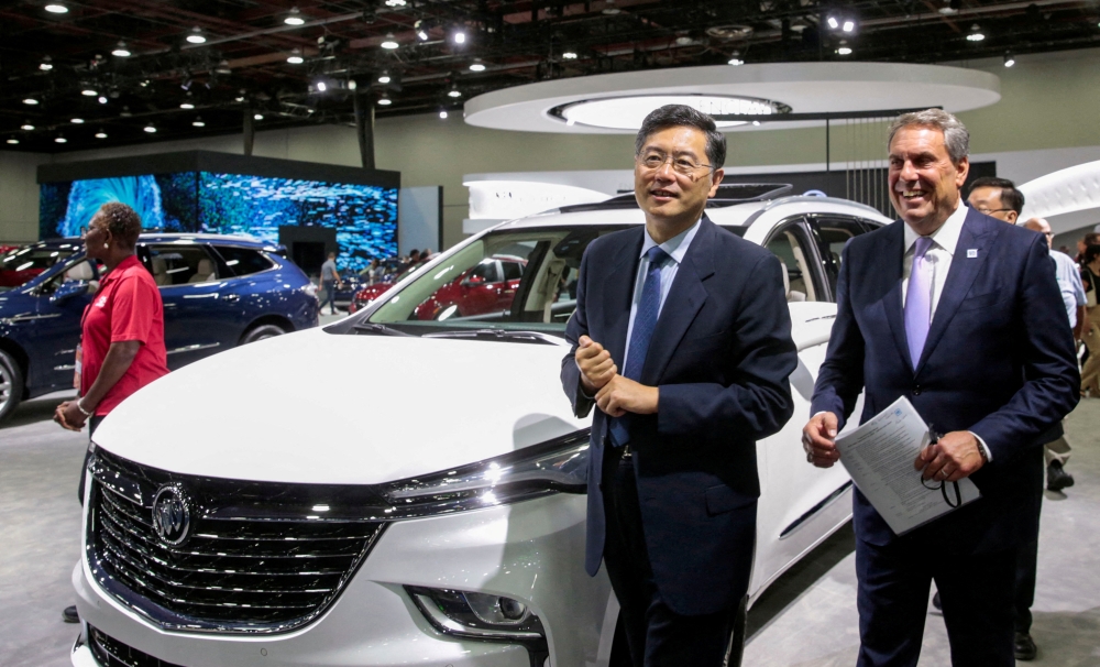 Chinese Ambassador to the US Qin Gang (left) and General Motors President Mark Reuss during a media day of the North American International Auto Show in Detroit, Michigan, US, September 14, 2022. (REUTERS/Rebecca Cook)
