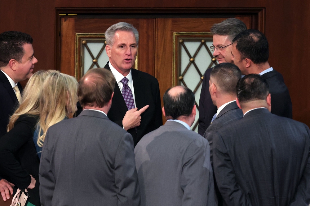 US House Republican Leader Kevin McCarthy talks to members-elect in the House Chamber during the second day of elections for Speaker of the House at the US Capitol Building on January 04, 2023 in Washington, DC. Win McNamee/Getty Images/AFP