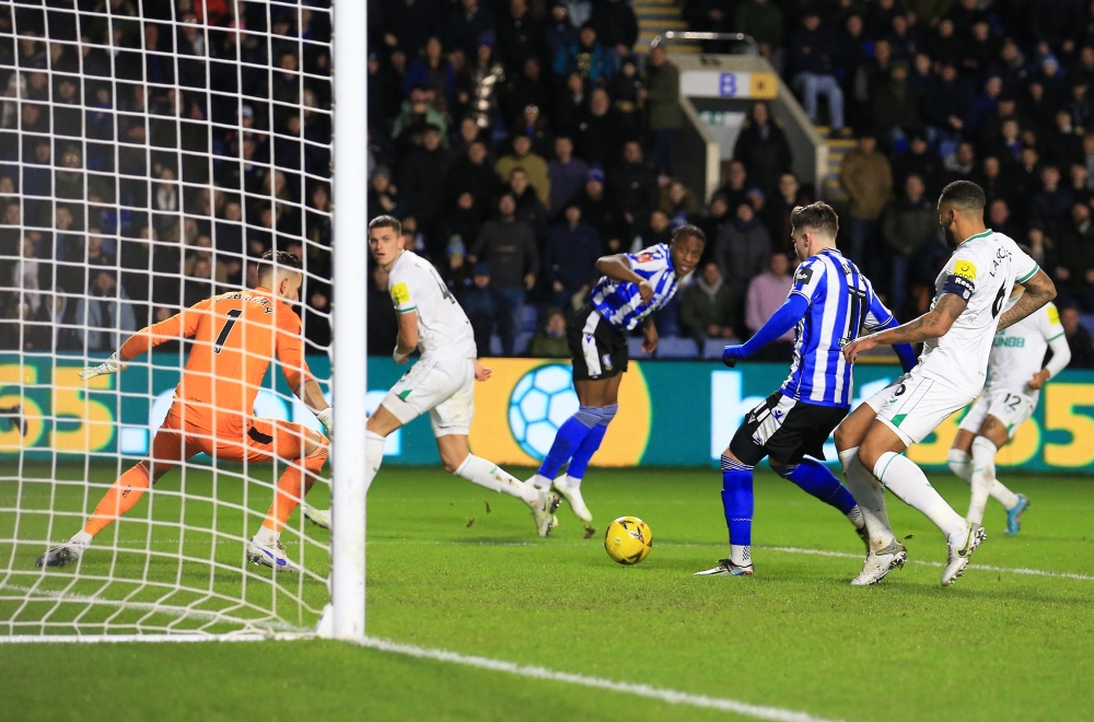 Sheffield Wednesday's striker Josh Windass (third right) scores his team's first goal during the English FA Cup third round football match between Sheffield Wednesday and Newcastle United at Hillsborough Stadium in Sheffield, northern England on January 7, 2023. (Photo by Lindsey Parnaby / AFP)