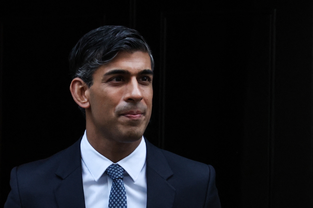 Britain's Prime Minister Rishi Sunak leaves 10 Downing Street, in London, on January 11, 2023 in order to attend the Prime Minister's Questions (PMQ) session at the House of Commons. (Photo by ISABEL INFANTES / AFP)