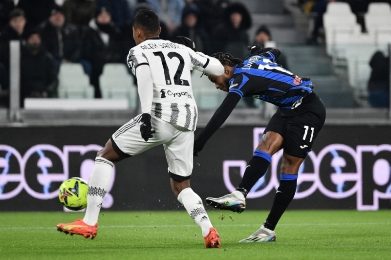 Atalanta's British midfielder Ademola Lookman (right) shoots and scores the opening goal during the Italian Serie A football match between Juventus and Atalanta at the Juventus Stadium in Turin, on January 22, 2023. Photo/AFP
