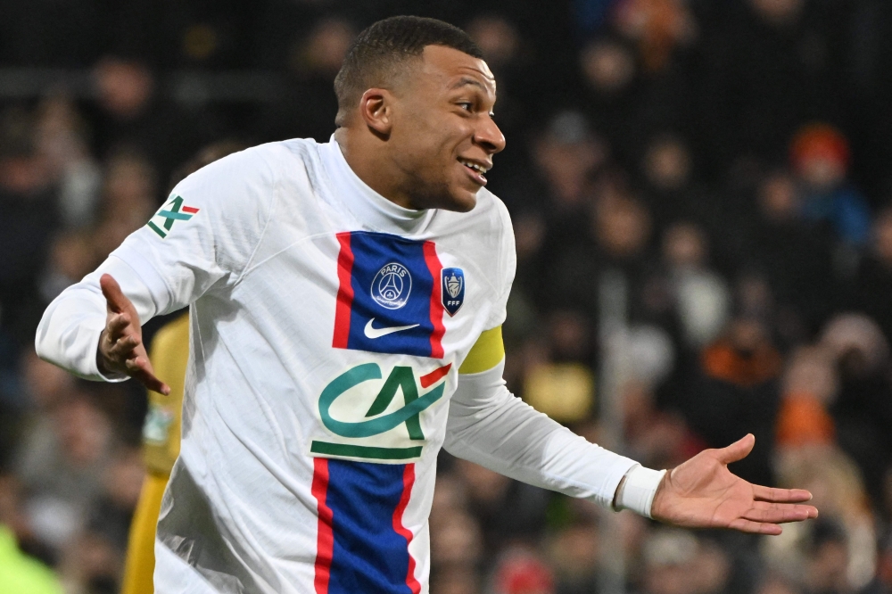 Paris Saint-Germain's French forward Kylian Mbappe celebrates after scoring a goal at the Bollaert-Delelis stadium in Lens, northern France on January 23, 2023. (Photo by Francois Lo Presti / AFP)