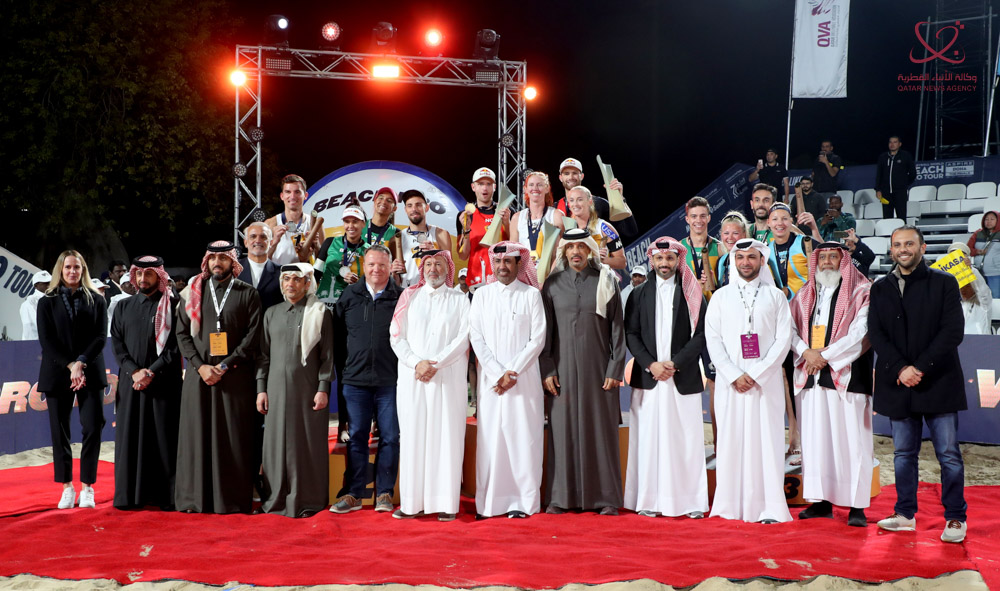 Qatar Olympic Committee's First Vice-President Mohamed Yousef Al Mana and President of the Qatar and West Asia Volleyball Associations Ali bin Ghanem Al Kuwari with officials and the podium winners.