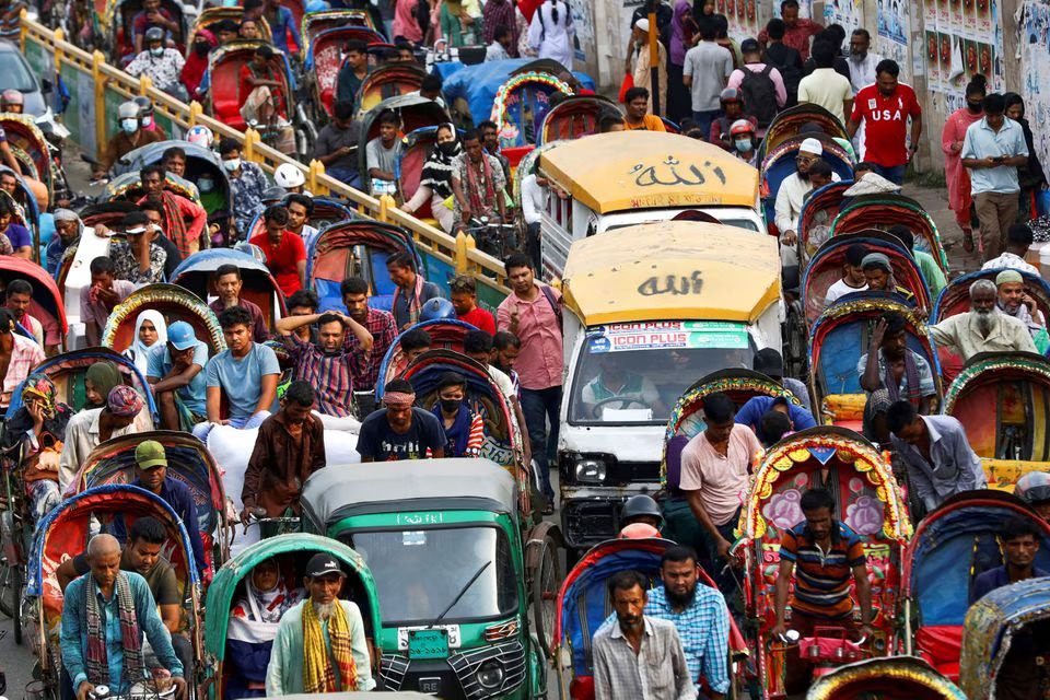 Vehicles are stuck in traffic in the afternoon in Dhaka, Bangladesh, June 8, 2022. REUTERS/Mohammad Ponir Hossain
