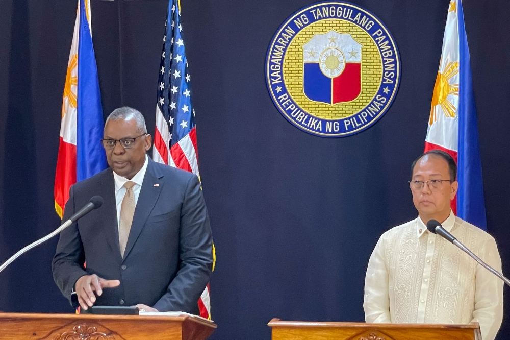 US Defense Secretary Lloyd Austin III (left) with his Philippine counterpart Carlito Galvez Jr. at a joint press conference in Camp Aguinaldo military headquarters in metro Manila on February 2, 2023. (Photo by Joeal Calupitan / AFP)