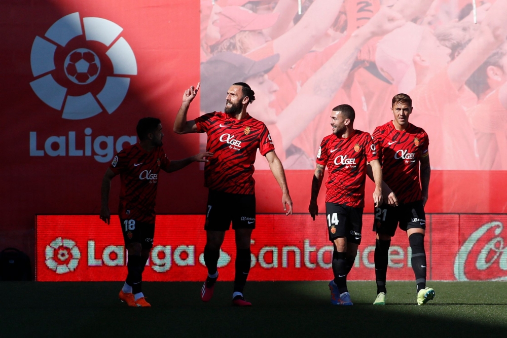 Mallorca's Kosovar forward Vedat Muriqi (second left) celebrates after an unintentional goal by Real Madrid's Spanish defender Nacho Fernandez during the Spanish League match between RCD Mallorca and Real Madrid at the Visit Mallorca stadium in Palma de Mallorca on February 5, 2023. (Photo by JAIME REINA / AFP) 