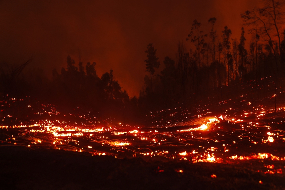 View of a fire in Puren, Araucania region, Chile on February 4, 2023. Photo by JAVIER TORRES / AFP