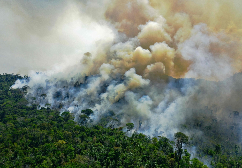 In this file photo taken on August 16, 2020, shows an aerial view of a burning area of Amazon rainforest reserve, south of Novo Progresso in Para State, Brazil. - Deforestation in the Brazilian Amazon fell 61% in January 2023, the first month of the government of President Luiz Inلcio Lula da Silva, compared to the same period in 2022, according to an official report published on February 10, 2023. (Photo by CARL DE SOUZA / AFP)
 