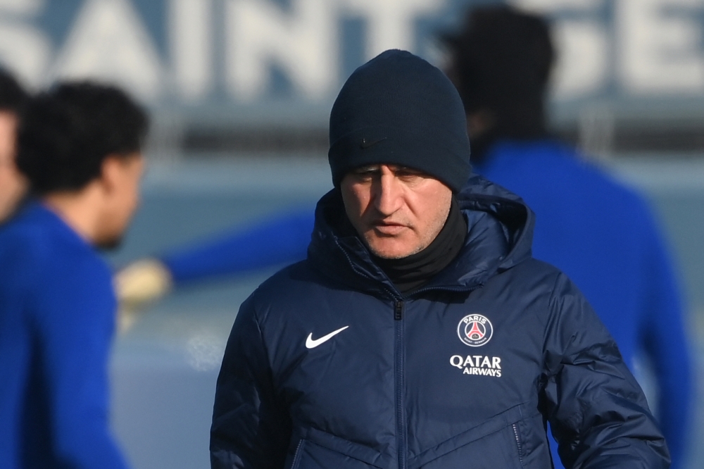 Paris Saint-Germain's French head coach Christophe Galtier leads a training session in Saint-Germain-en-Laye, west of Paris on February 13, 2023, on the eve of the UEFA Champions League round of Last 16 First leg football match against FC Bayern Munich. (Photo by FRANCK FIFE / AFP)