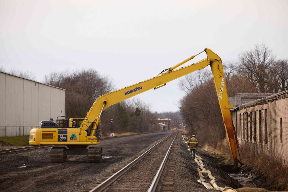 EAST PALESTINE, OH - FEBRUARY 14: Workers remove contaminated dirt near the railroad tracks on February 14, 2023 in East Palestine, Ohio. A train operated by Norfolk Southern derailed on February 3, releasing toxic fumes and forcing evacuation of residents. Angelo Merendino/Getty Images/AFP (Photo by Angelo Merendino / GETTY IMAGES NORTH AMERICA / Getty Images via AFP)