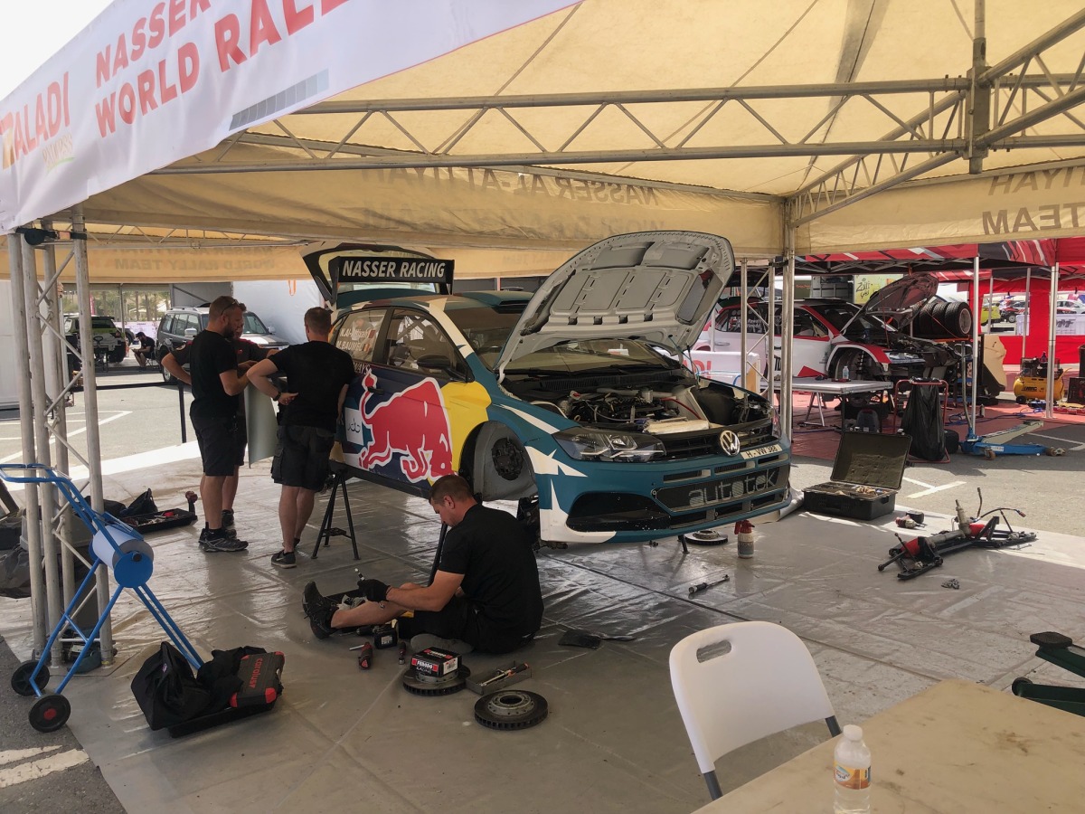 Final preparations for Nasser Saleh Al Attiyah’s Volkswagen Polo GTI.