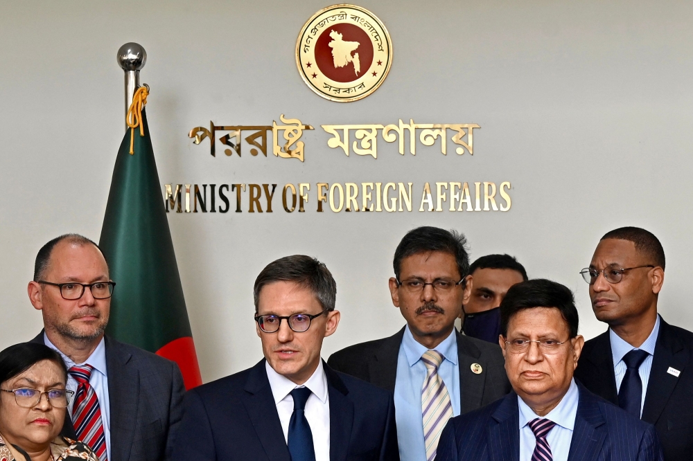US State Department Counselor Derek Chollet (C) speaks as Bangladesh's Foreign Minister AK Abdul Momen (2R) watches during a joint press conference in Dhaka. (Photo by Munir uz zaman / AFP)