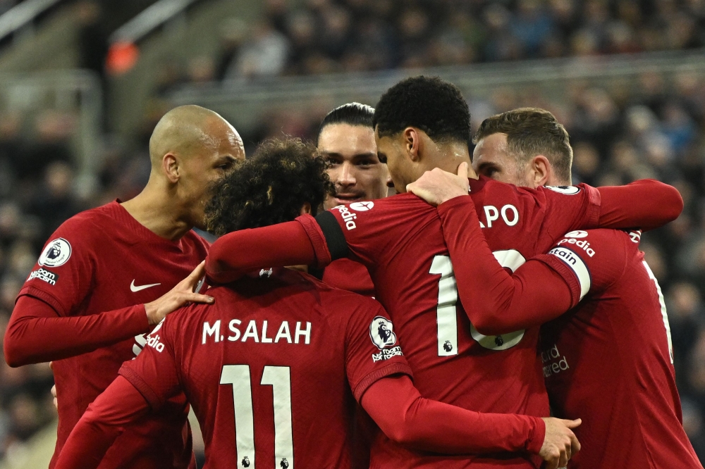 Liverpool's striker Cody Gakpo (center) celebrates after scoring his team second goal during the English Premier League match between Newcastle United and Liverpool at St James' Park in Newcastle-upon-Tyne, north east England on February 18, 2023. (Photo by Oli SCARFF / AFP)