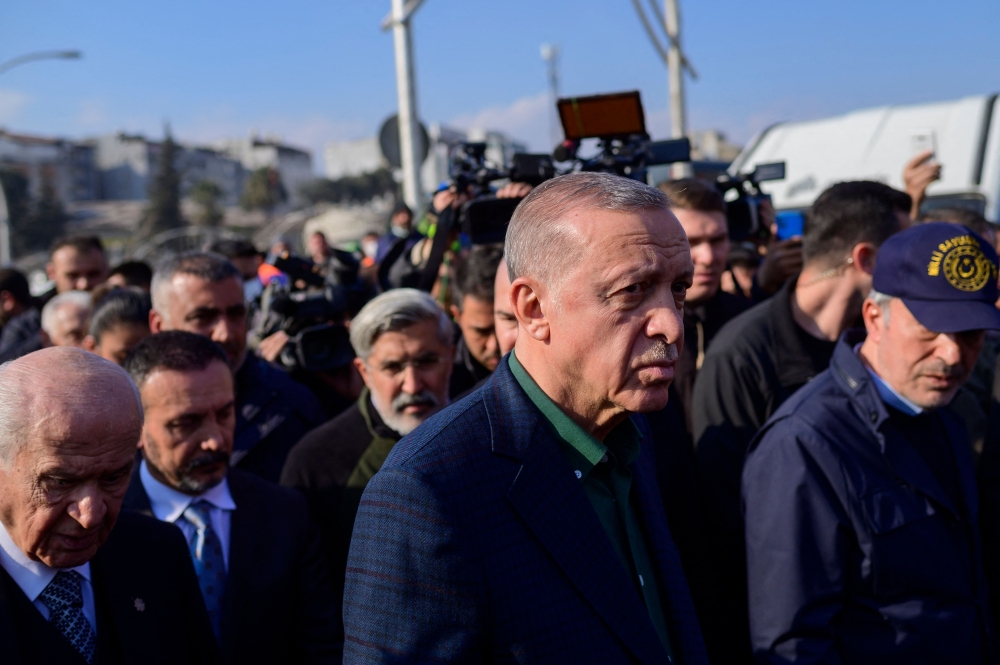 Turkish President Recep Tayyip Erdogan walks through the crowd as he visits the hard-hit southeastern province of Hatay, the seen of destruction following two earthquakes on February 20, 2023.  (Photo by Yasin AKGUL / AFP)
  