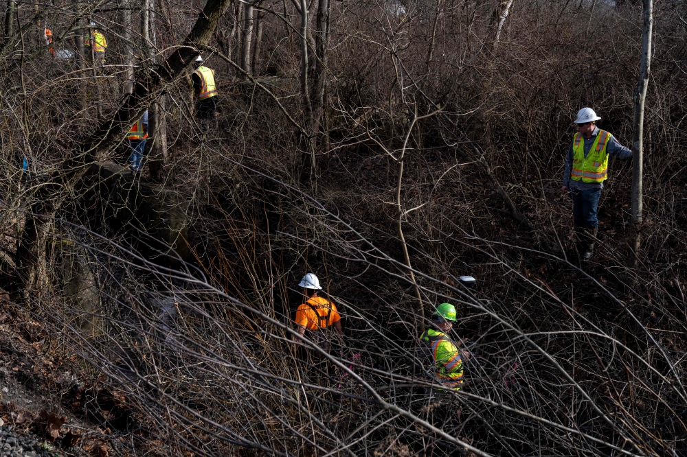 Ohio EPA and other clean-up crews work in Sulphur Run creek on February 23, 2023 in East Palestine, Ohio. Photo by Michael Swensen / GETTY IMAGES NORTH AMERICA / Getty Images via AFP