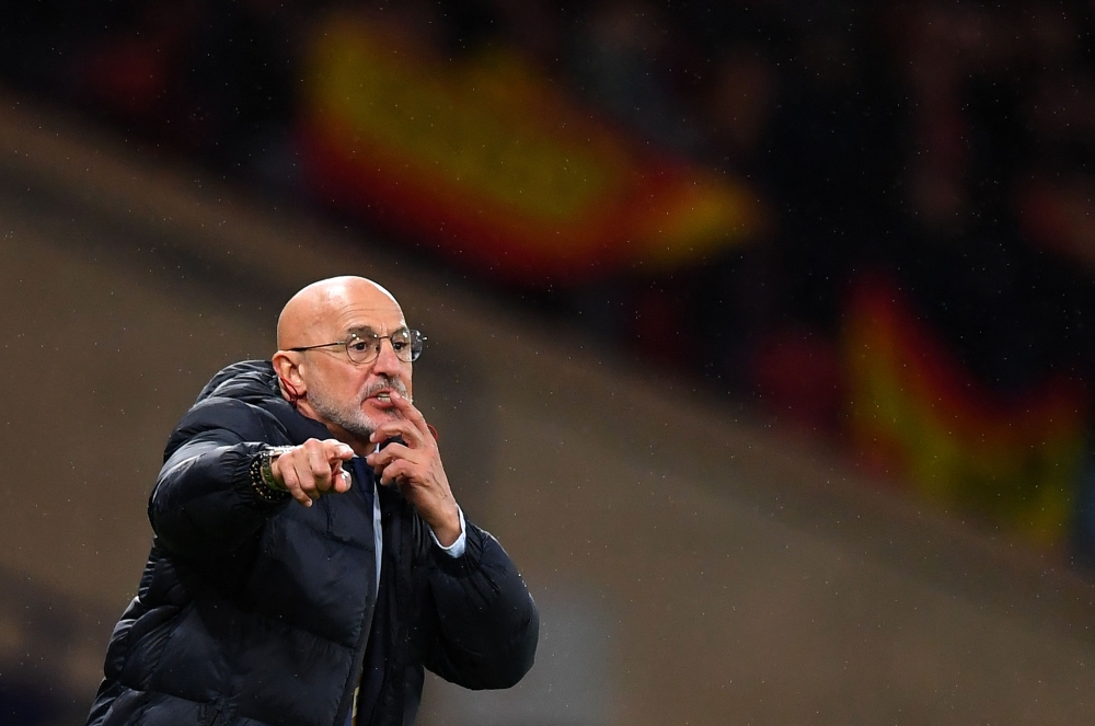 Spain's coach Luis de la Fuente shouts instructions to the players from the touchline during the UEFA Euro 2024 group A qualification football match between Scotland and Spain at Hampden Park stadium in Glasgow, on March 28, 2023. Photo by ANDY BUCHANAN / AFP
