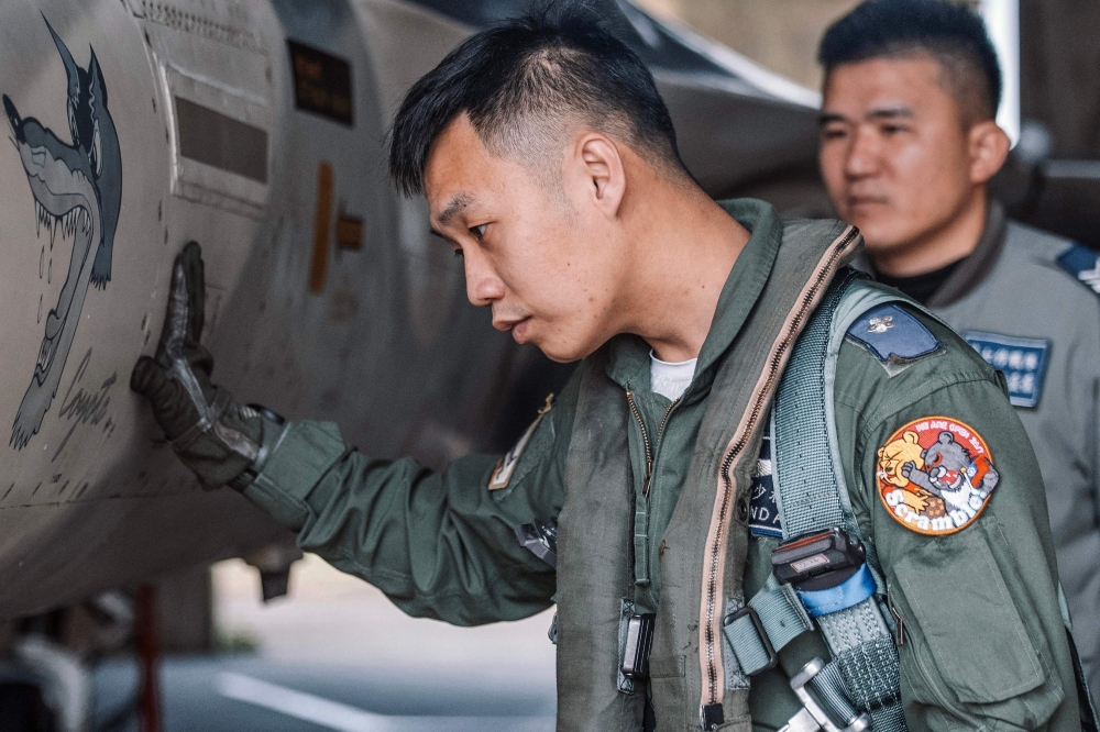 This file handout photo from Taiwan's Ministry of National Defense released on April 9, 2023 shows a Taiwanese air force fighter pilot, seen wearing an embroidered patch on his left shoulder in an undisclosed location in Taiwan. (Photo by Handout / Taiwan's Ministry of National Defense / AFP) 