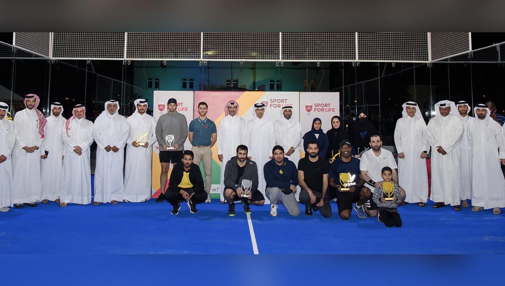 QOC Secretary-General Jassim bin Rashid Al Buenain poses for a group photo with officials and participants.