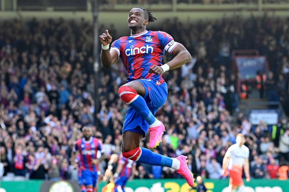 Crystal Palace's Ivorian striker Wilfried Zaha celebrates after scoring their second goal during the English Premier League football match between Crystal Palace and West Ham United at Selhurst Park in south London on April 29, 2023. Photo by JUSTIN TALLIS / AFP 
