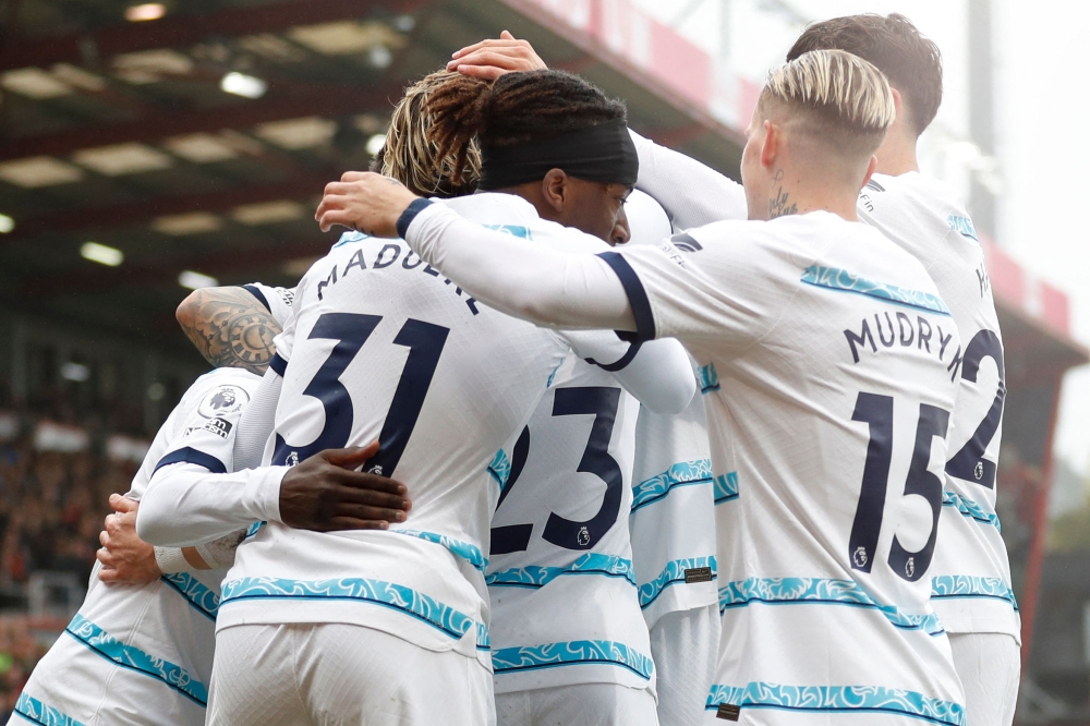 :Chelsea's English midfielder Conor Gallagher (C) celebrates with teammates scoring his team's first goal during the English Premier League football match between Bournemouth and Chelsea at the Vitality Stadium in Bournemouth, southern England on May 6, 2023. (Photo by Ian Kington / AFP) 