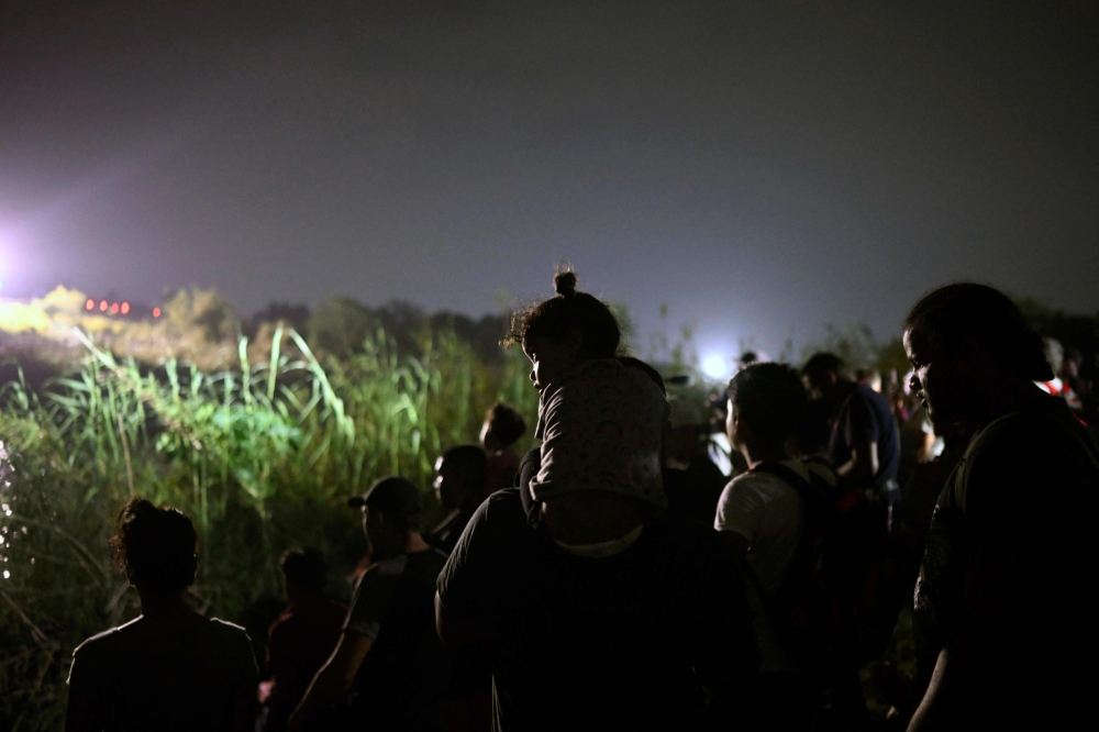 Migrants cross the Rio Grande River as they try to get to the US, from Matamoros, state of Tamaulipas, Mexico, on May 11, 2023. (Photo by ALFREDO ESTRELLA / AFP)
