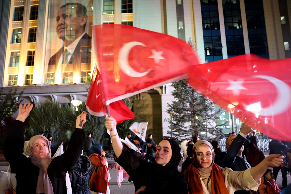 Supporters of Turkish President Recep Tayyip Erdogan and AK Party (AKP) wave flags at the AK Party headquarters in Ankara, Turkey May 14, 2023. AFP/Adem ALTAN (Photo by Adem Altan / AFP)