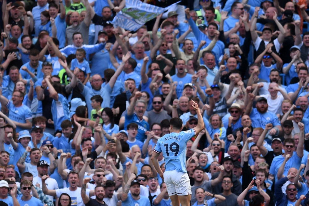 Manchester City's Argentinian striker Julian Alvarez celebrates scoring the opening goal during the English Premier League football match between Manchester City and Chelsea at the Etihad Stadium in Manchester, north west England, (Photo by Oli SCARFF / AFP)