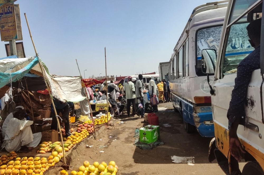 People shop for fresh produce at a market in southern Khartoum, during a lull amid ongoing fighting between two rival Sudanese generals, on May 31, 2023. (Photo by AFP)