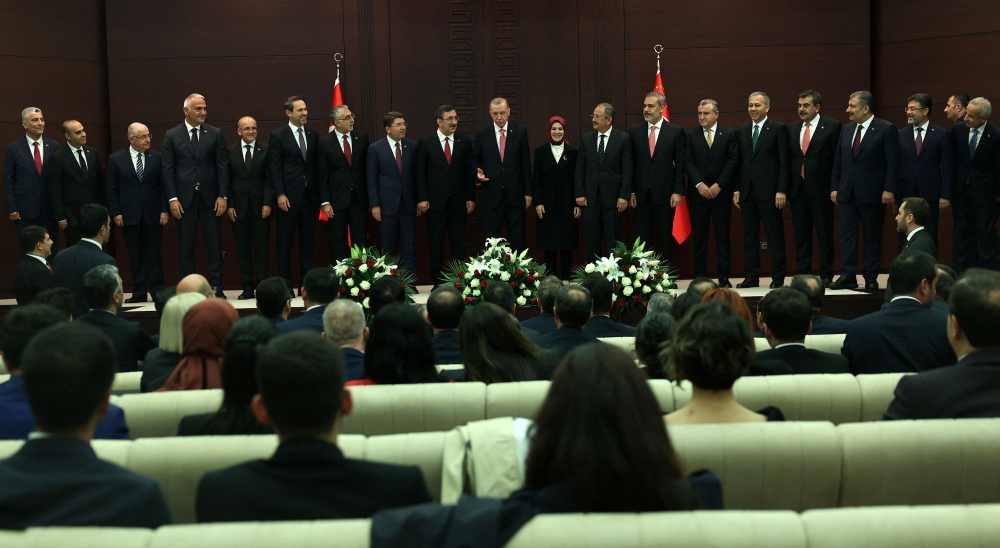 Turkish President Recep Tayyip Erdogan (C) unveils the country's new cabinet at Cankaya Palace in Ankara on June 3, 2023. (Photo by Adem Altan / AFP)
 