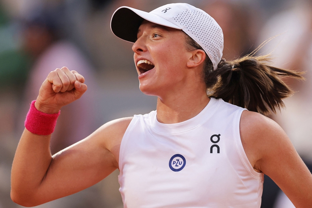 Poland's Iga Swiatek celebrates after winning against Brazil's Beatriz Haddad Maia at the end of their women's singles semi-final match on day twelve of the Roland-Garros Open tennis tournament at the Court Philippe-Chatrier in Paris on June 8, 2023. Photo by Thomas SAMSON / AFP