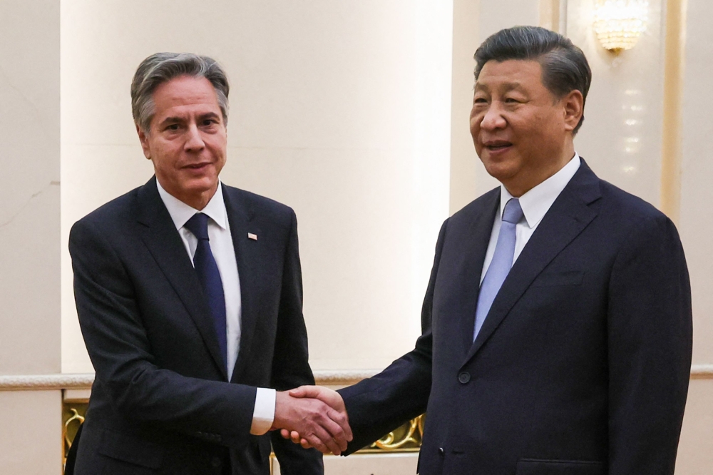 US Secretary of State Antony Blinken (L) shakes hands with China's President Xi Jinping at the Great Hall of the People in Beijing on June 19, 2023. (Photo by Leah MILLIS / POOL / AFP)
