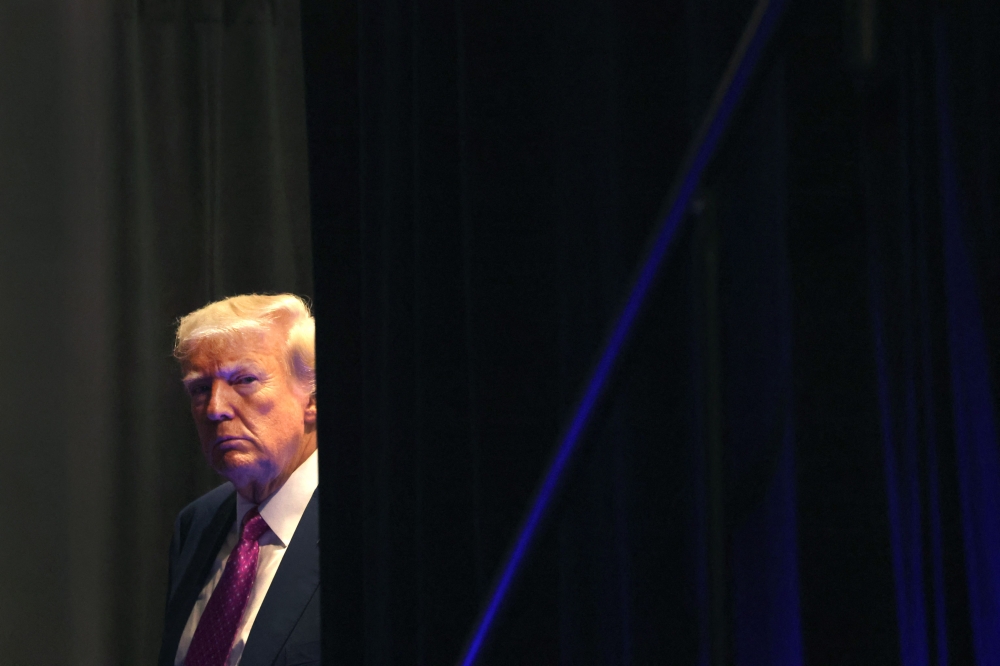 Former U.S. President Donald Trump waits to be introduced at the Oakland County Republican Party's Lincoln Day dinner at Suburban Collection Showplace on June 25, 2023 in Novi, Michigan. (Photo by SCOTT OLSON / GETTY IMAGES NORTH AMERICA / Getty Images via AFP)