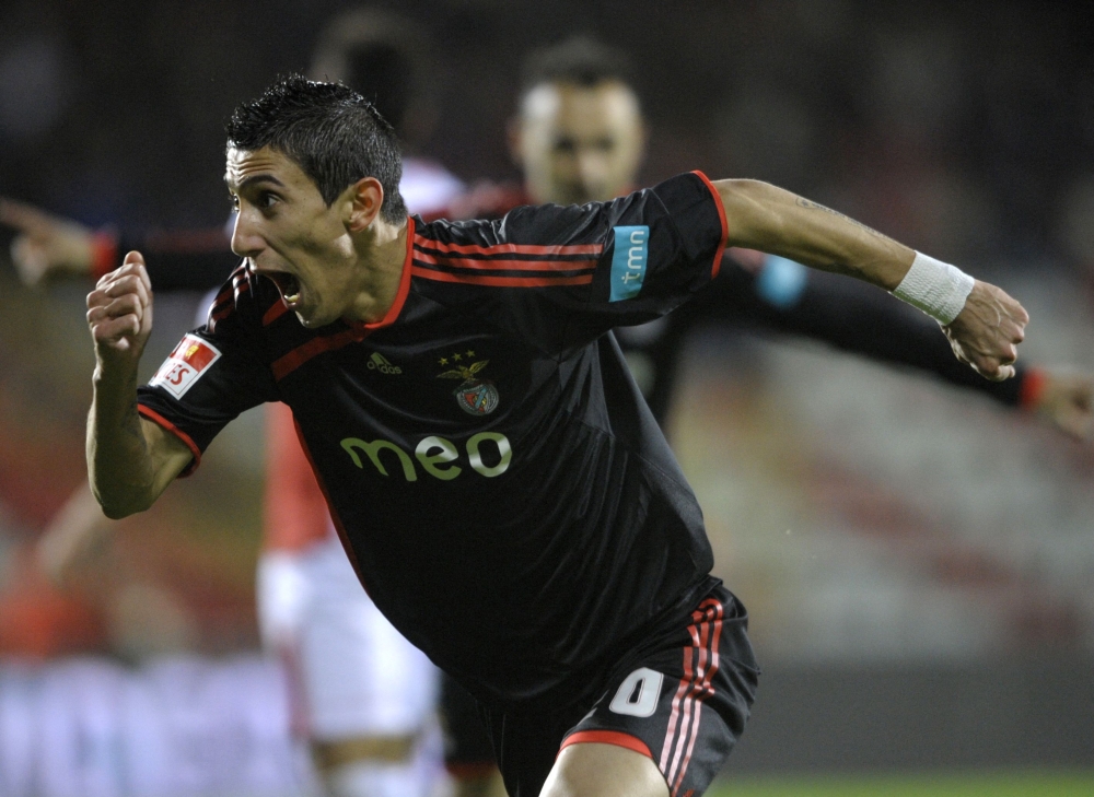 hen Benficaｴs Argentinian midfielder Angel Di Maria celebrates after scoring against Leixoes during their Portuguese league football match at the Mar Stadium in Leixoes, on February 27, 2009. Argentinian Angel Di Maria has signed up with Benfica, returning to a club with which he played when he arrived in Europe, the Portuguese club announced on its website on July 5, 2023. (Photo by Miguel RIOPA / AFP)