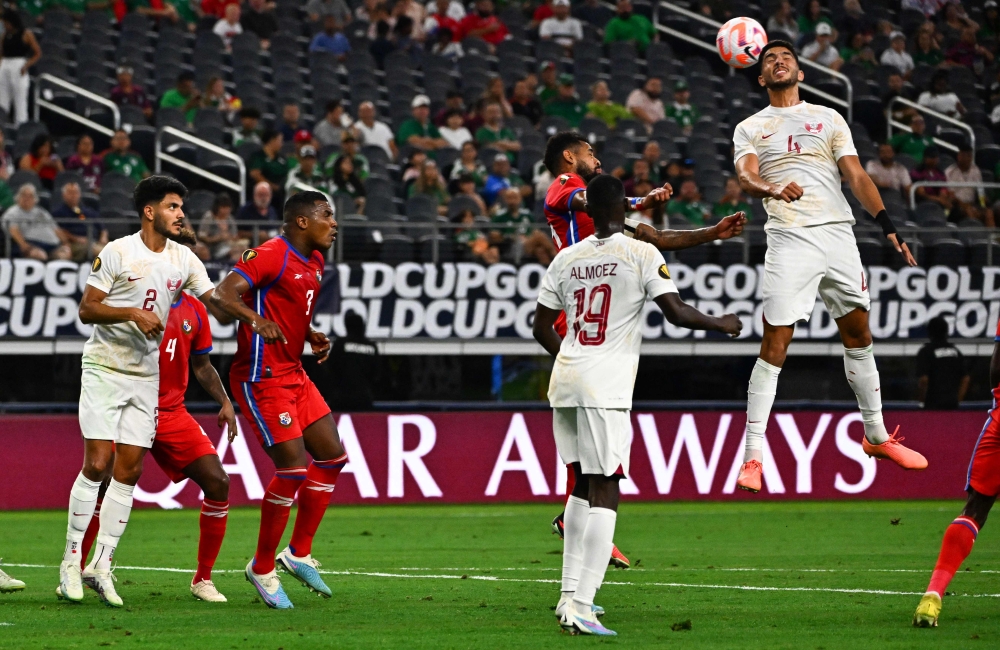 Qatar's defender Youssef Farahat (R) heads the ball during the Concacaf 2023 Gold Cup quarterfinal football match between Panama and Qatar at the AT&T Stadium, in Arlington, Texas on July 8, 2023. (Photo by CHANDAN KHANNA / AFP)
