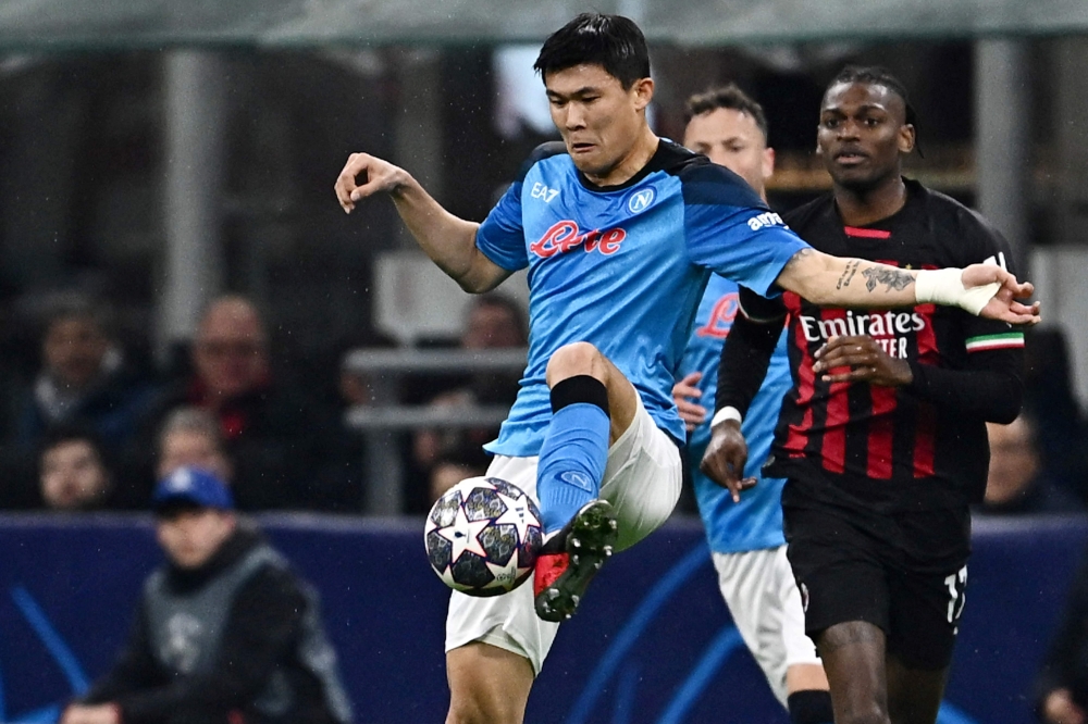 Napoli's South Korean defender Min-jae Kim clears a ball during the UEFA Champions League quarter-finals first leg football match between AC Milan and SSC Napoli on April 12, 2023 at the San Siro stadium in Milan. (Photo by GABRIEL BOUYS / AFP)