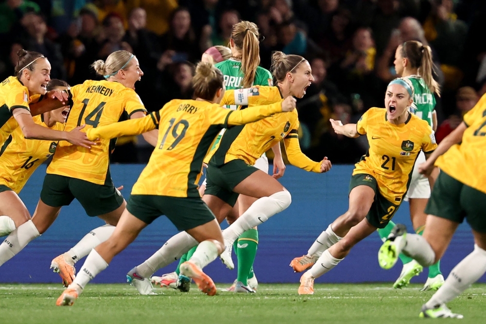  Australia's defender #07 Stephanie Catley (2nd R) celebrates after scoring a penalty during the Australia and New Zealand 2023 Women's World Cup Group B football match between Australia and Ireland at Stadium Australia, also known as Olympic Stadium, in Sydney on July 20, 2023. (Photo by DAVID GRAY / AFP)