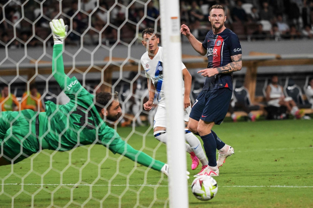 :Inter Milan's Italian forward Sebastiano Esposito (back L) watches as his shot gets past Paris Saint-Germain's Italian goalkeeper Gianluigi Donnarumma (bottom L) to score during the football friendly match between Italy's Inter Milan and France's Paris Saint-Germain (PSG) at the National Stadium in Tokyo on August 1, 2023. (Photo by Richard A. Brooks / AFP)
