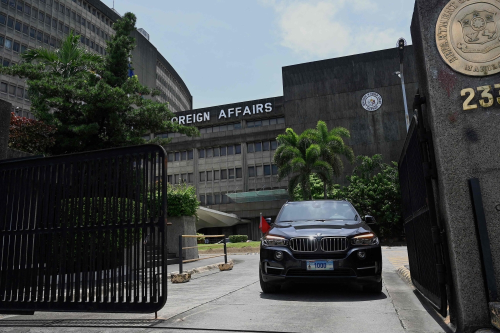 A Chinese diplomatic vehicle leaves the Philippine Department of Foreign Affairs in Manila on August 7, 2023. Photo by JAM STA ROSA / AFP
