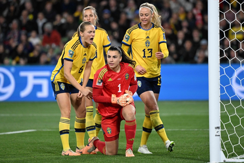 Sweden's goalkeeper #01 Zecira Musovic (C) is congratulated by Sweden's defender #06 Magdalena Eriksson (L) and Sweden's defender #13 Amanda Ilestedt (R) after making a save during the Australia and New Zealand 2023 Women's World Cup round of 16 football match between Sweden and USA at Melbourne Rectangular Stadium in Melbourne on August 6, 2023. Photo by WILLIAM WEST / AFP