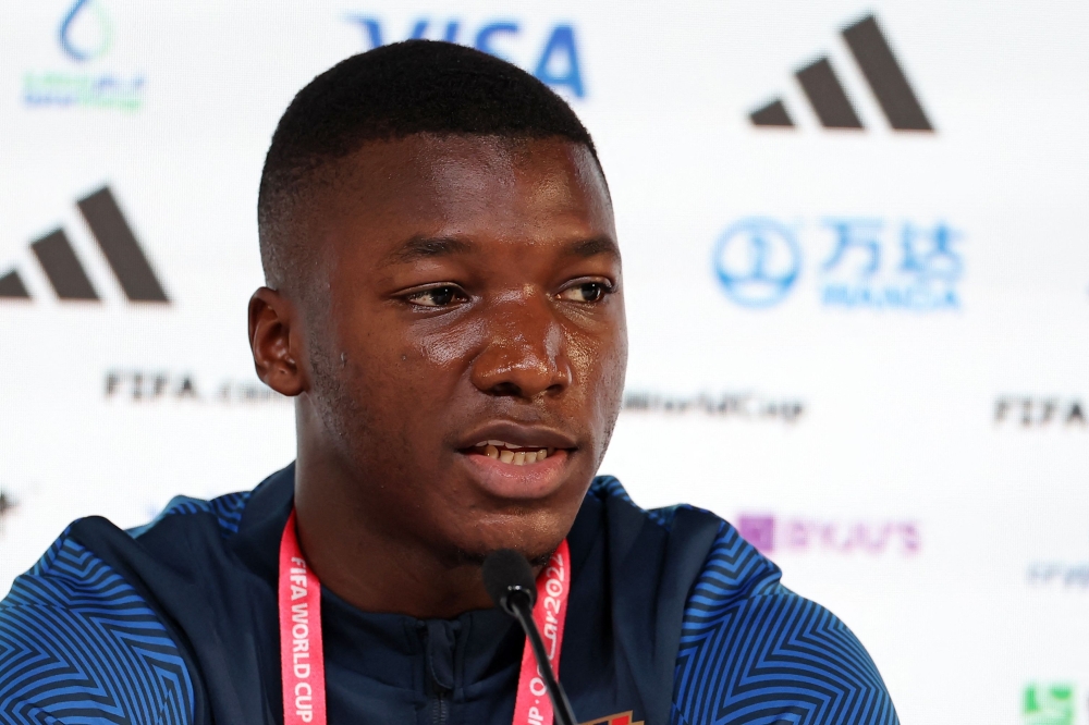 Ecuador's midfielder Moises Caicedo attends a press conference at the Qatar National Convention Center (QNCC) in Doha on November 19, 2022 on the eve of the Qatar 2022 World Cup football match between Qatar and Ecuador (Photo by KARIM JAAFAR / AFP)