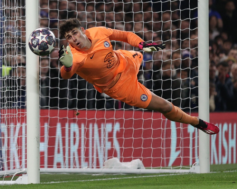 Chelsea's Spanish goalkeeper Kepa Arrizabalaga dives to save a free-kick during the UEFA Champions League round of 16 second-leg football match between Chelsea and Borrusia Dortmund at Stamford Bridge in London on March 7, 2023. Photo by ADRIAN DENNIS / AFP