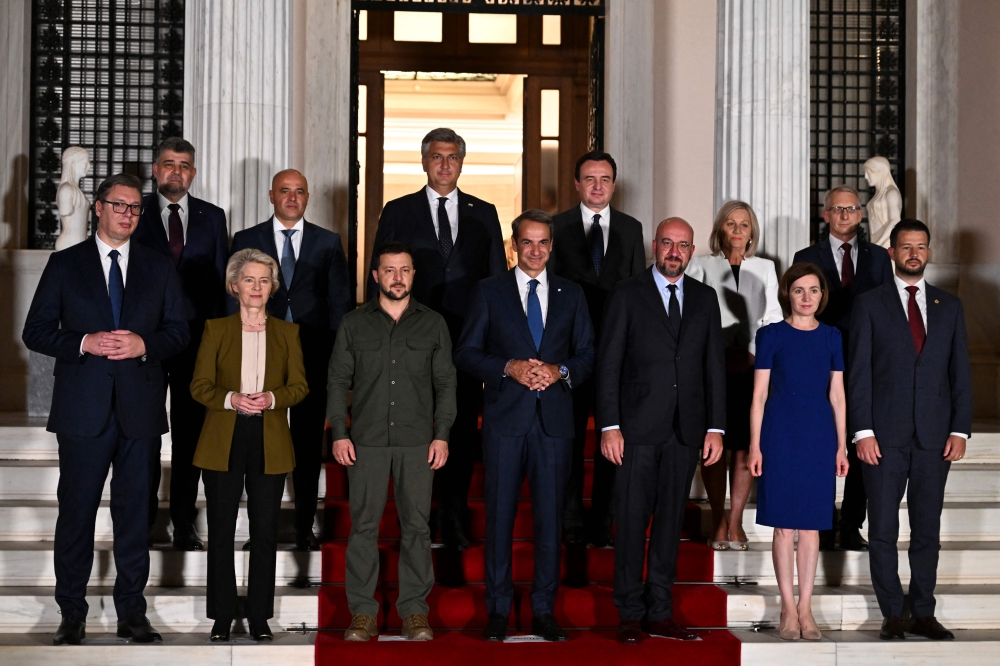 (Front row L-R) President of Serbia Aleksandar Vucic, European Commission President Ursula von der Leyen, Ukraine's President Volodymyr Zelensky, Greece's Prime Minister Kyriakos Mitsotakis, European Council President Charles Michel, President of Moldova Maia Sandu, President of Montenegro Jakov Milatovic, (Back row L-R) President of Romania Marcel Ciolacu, Prime Minister of North Macedonia Dimitar Kovacevski, Prime Minister of Croatia Andrej Plenkovic, Prime Minister of Kosovo Albin Kurti, Chairwoman of the Council of Ministers of Bosnia and Herzegovina, Borjana Kristo and Prime Minister of Bulgaria Nikolai Denkov pose for a family photo outside the Maximos mansion in Athens, on August 21, 2023, during an informal meeting of Balkan leaders with top European Union officials. (Photo by Aris Messinis / AFP)