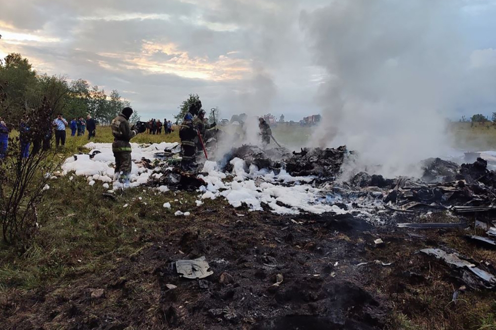 A handout photograph taken and released by Russian Investigative Committee on August 23, 2023, shows rescuers working at the site of a plane crash near the village of Kuzhenkino, Tver region. A private plane crashed in Moscow's Tver region and Wagner chief Yevgeny Prigozhin was on the list of passengers, Russian agencies said on August 23, 2023. (Photo by Handout / Russian Investigative Committee / AFP) 
