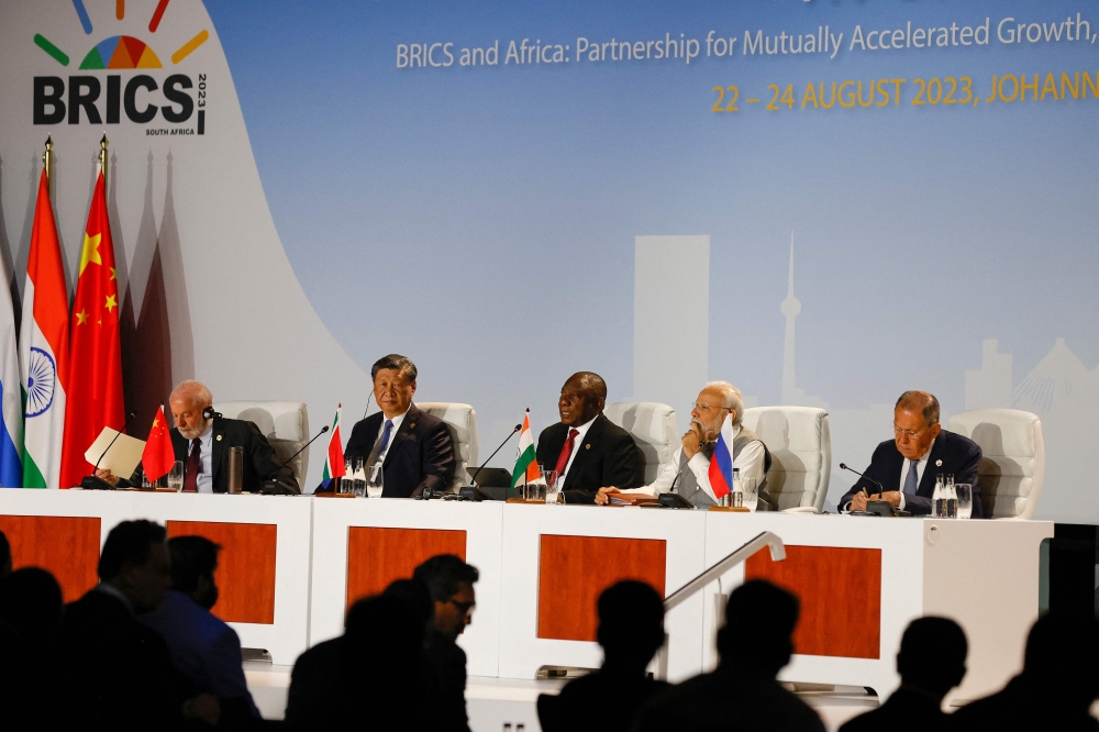 (From L to R) President of Brazil Luiz Inacio Lula da Silva, President of China Xi Jinping, South African President Cyril Ramaphosa, Prime Minister of India Narendra Modi and Russia's Foreign Minister Sergei Lavrov attend the 2023 BRICS Summit at the Sandton Convention Centre in Johannesburg on August 24, 2023. (Photo by Phill Magakoe / AFP)