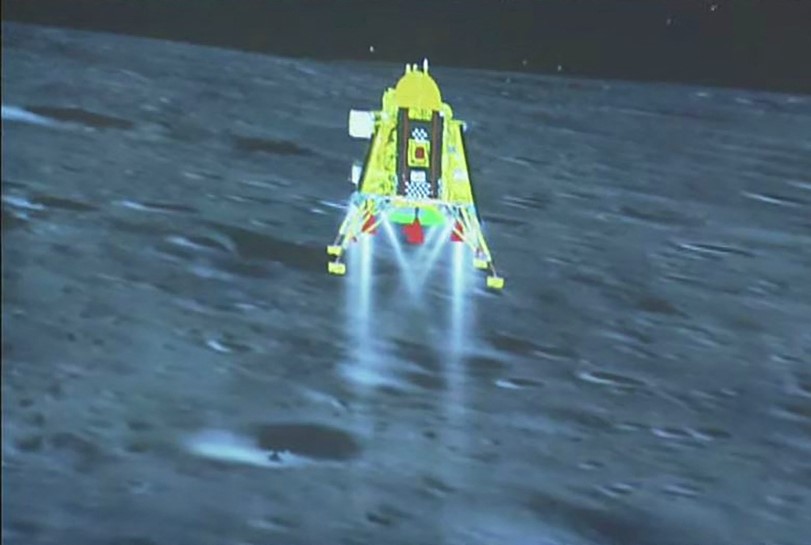 This handout screen grab taken and received from the live feed of Indian Space Research Organisation (ISRO) website on August 23, 2023, shows the Chandrayaan-3 spacecraft seconds before its successful lunar landing on the south pole of the moon. (Photo by ISRO / AFP)