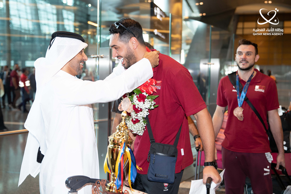 The bronze-winning Qatar volleyball team received a rousing welcome on return.
